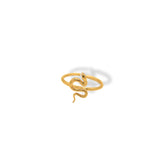 Anillo serpiente pequeña vista cercana